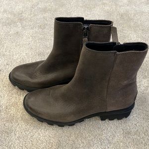 Sorel Phoenix Zip-up Bootie
